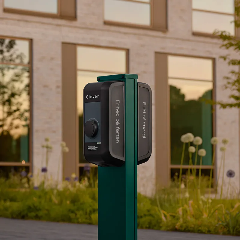 Ladestander foran virksomhed