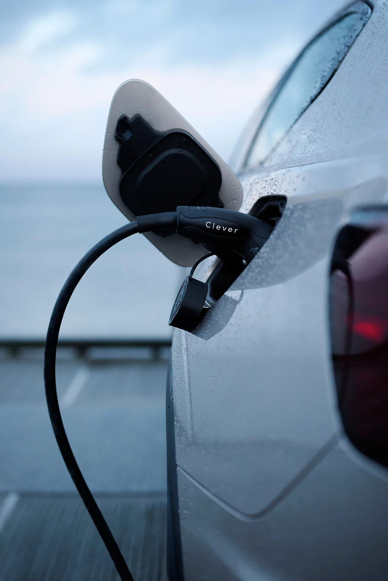 En Polestar bliver ladet med et Clever ladekabel